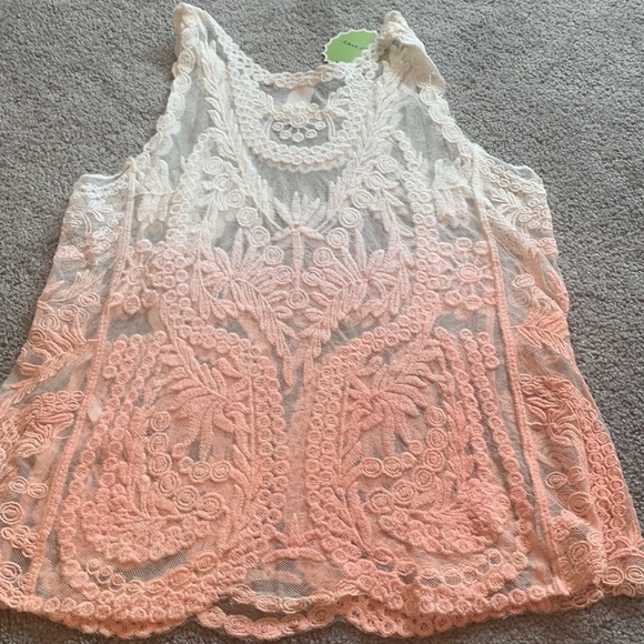NWT - breeze ever ombré lace top. - Picture 5 of 5